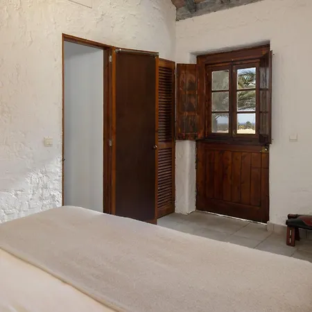 Casa Do Caracol By An Island